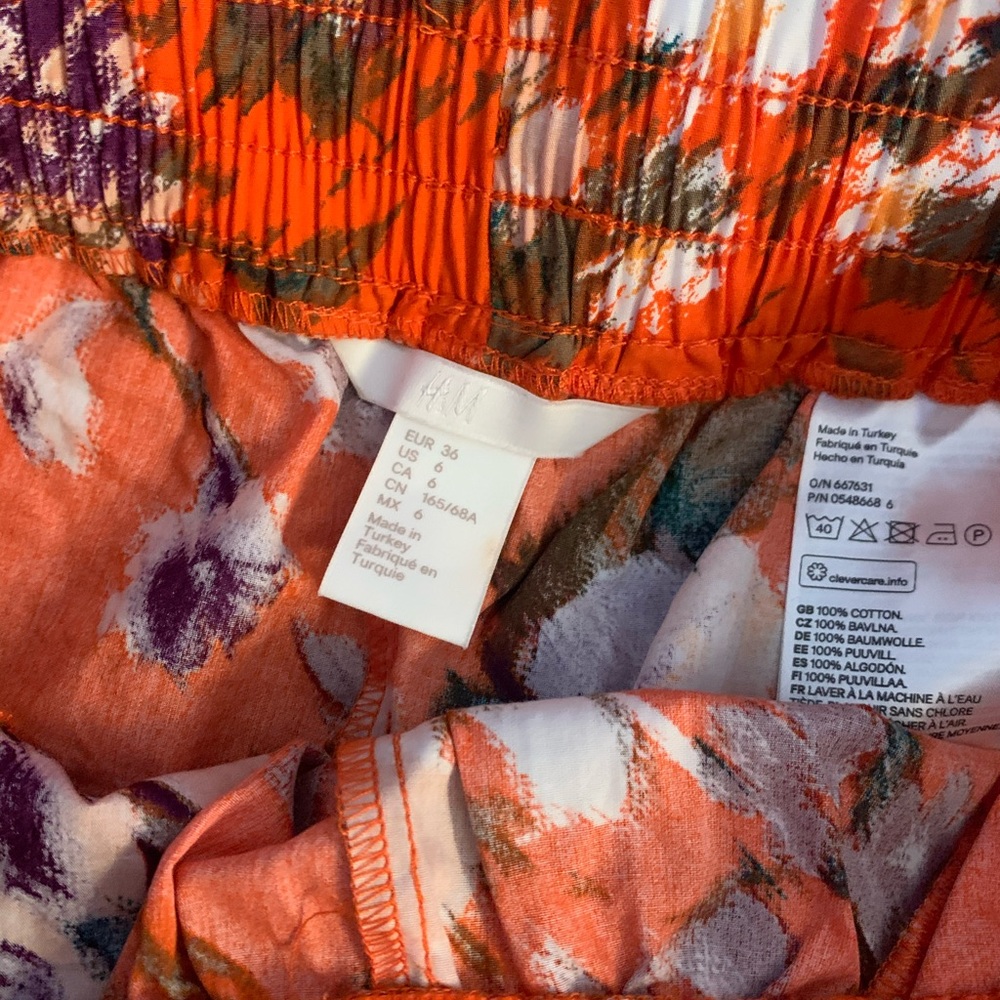 H&M Floral Ruffled Shorts - Picture 4 of 4